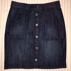 🌴3/$20 Banana Republic Denim Skirt